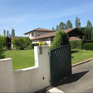 https://parc-de-la-charmille.hotels-rhonealpes.com